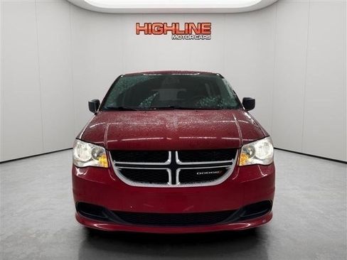 Used 2016 Dodge Grand Caravan SE w/ Quick Order Package 29E SE FWD image 2