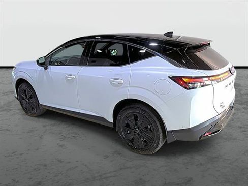 Used 2025 Nissan Murano SV AWD/4WD image 2