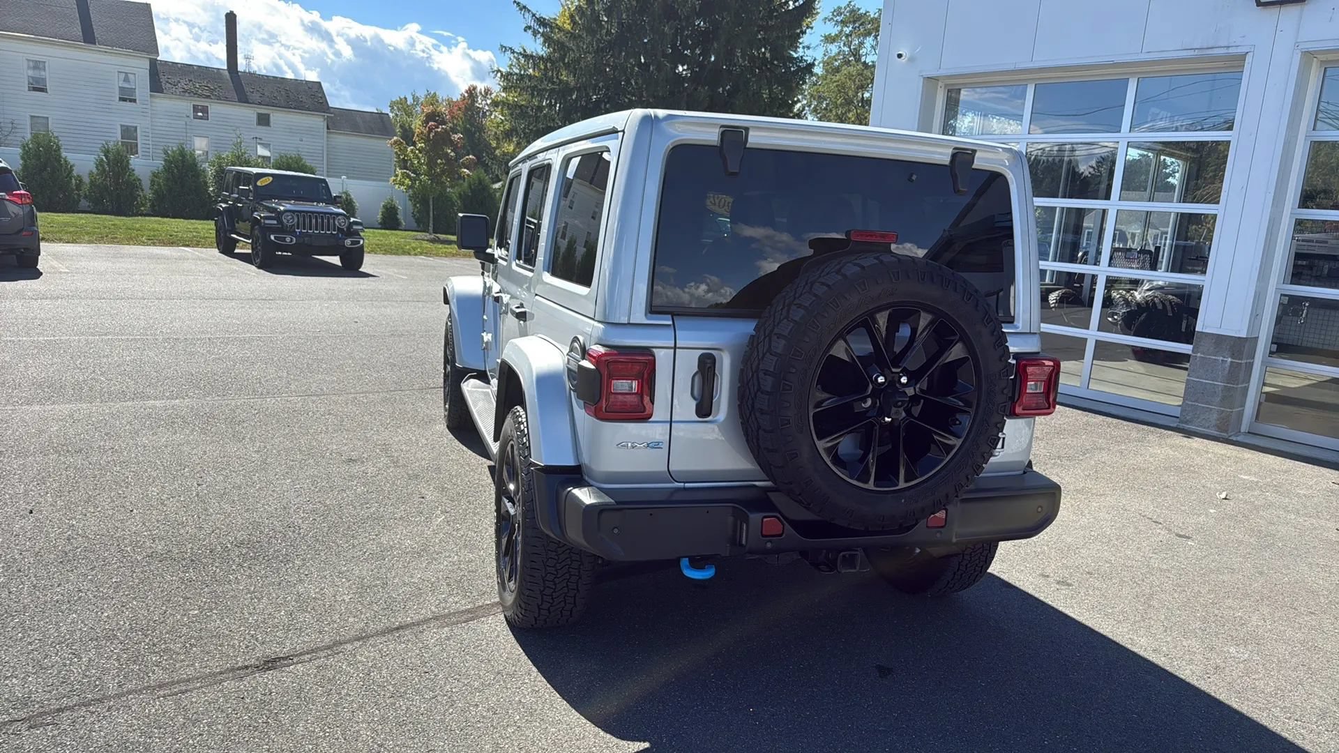Used 2024 Jeep Wrangler Unlimited Sahara w/ Technology Group AWD/4WD image 27
