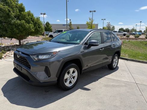 Used 2020 Toyota RAV4 LE w/ Carpet Mat Package AWD/4WD image 3
