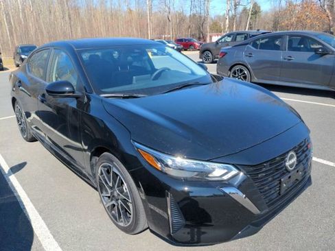 New 2025 Nissan Sentra SR w/ SR Premium Package FWD image 3