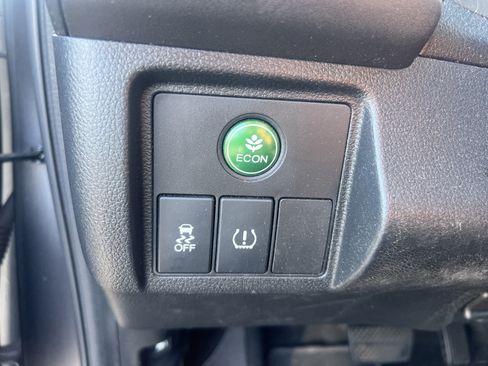 Used 2019 Honda HR-V LX image 17