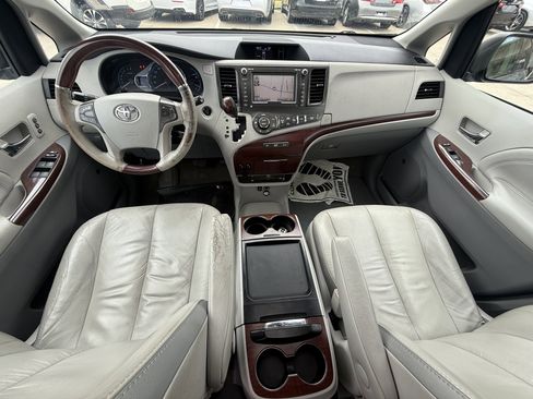 Used 2011 Toyota Sienna XLE image 12