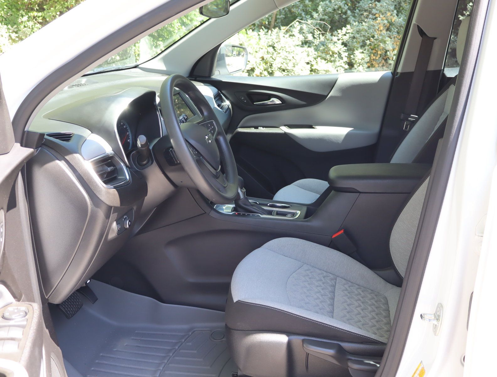 Used 2024 Chevrolet Equinox LS FWD image 15