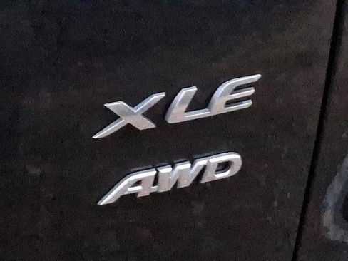 Certified 2024 Toyota Corolla Cross XLE image 7