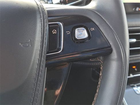 Used 2025 Lincoln Aviator AWD image 19