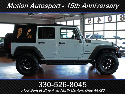 Used 2018 Jeep Wrangler Unlimited Sport S AWD/4WD image 12