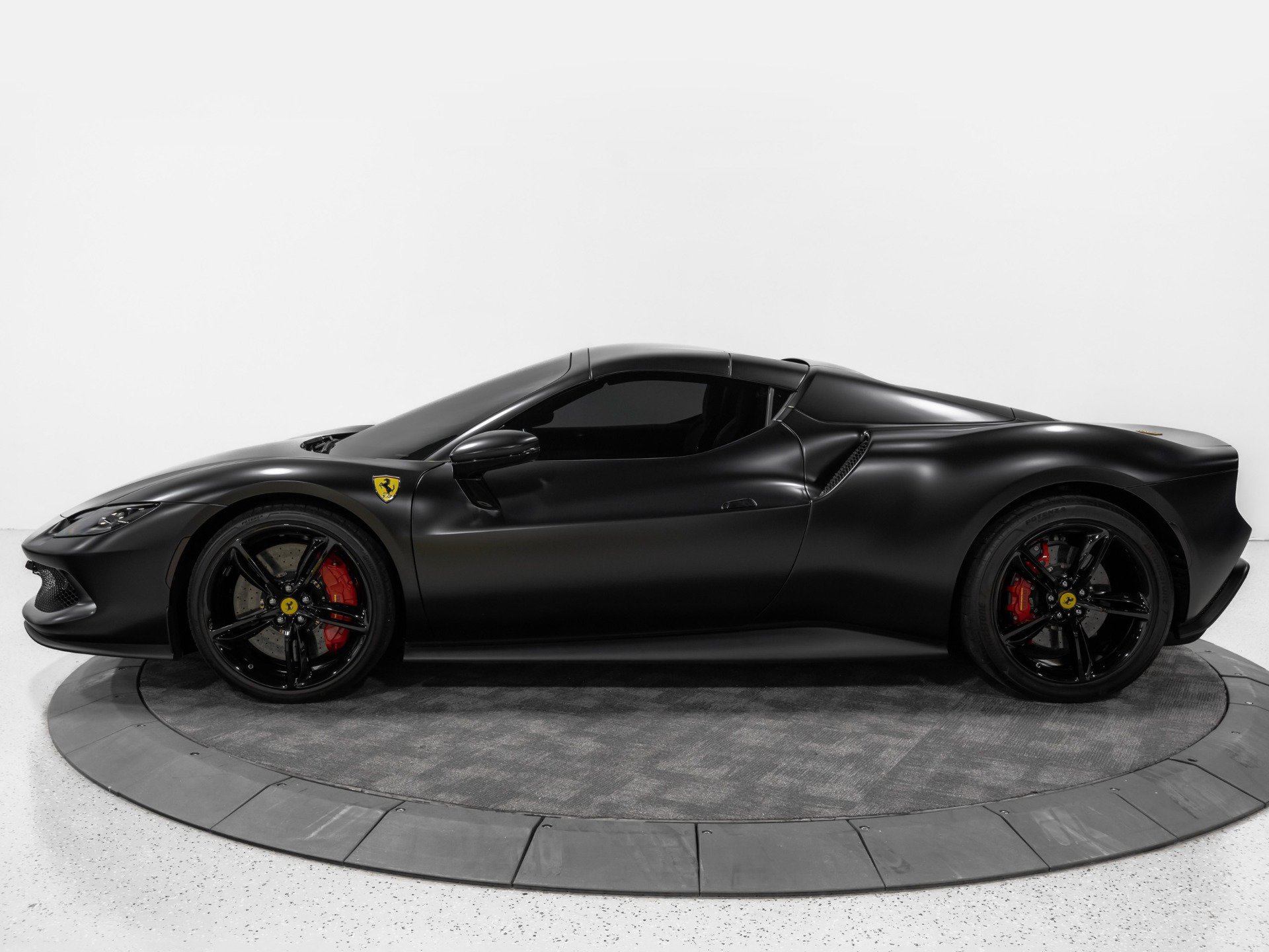 Used 2023 Ferrari 296 GTS RWD image 17