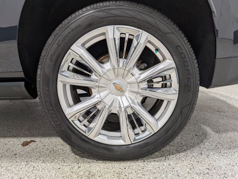 Used 2021 Chevrolet Suburban High Country AWD/4WD image 12