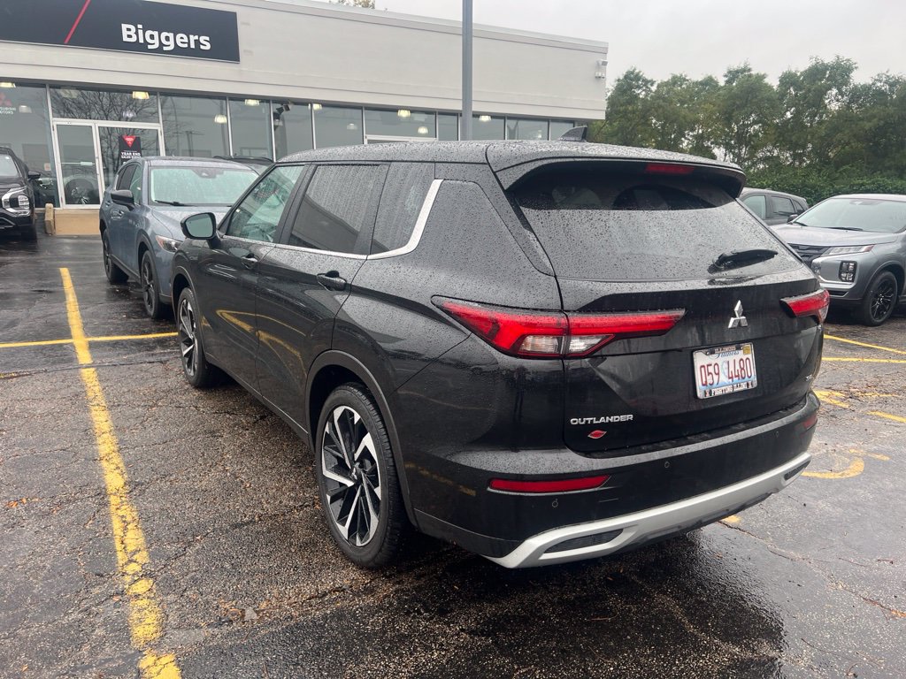 Used 2023 Mitsubishi Outlander SE AWD/4WD image 2