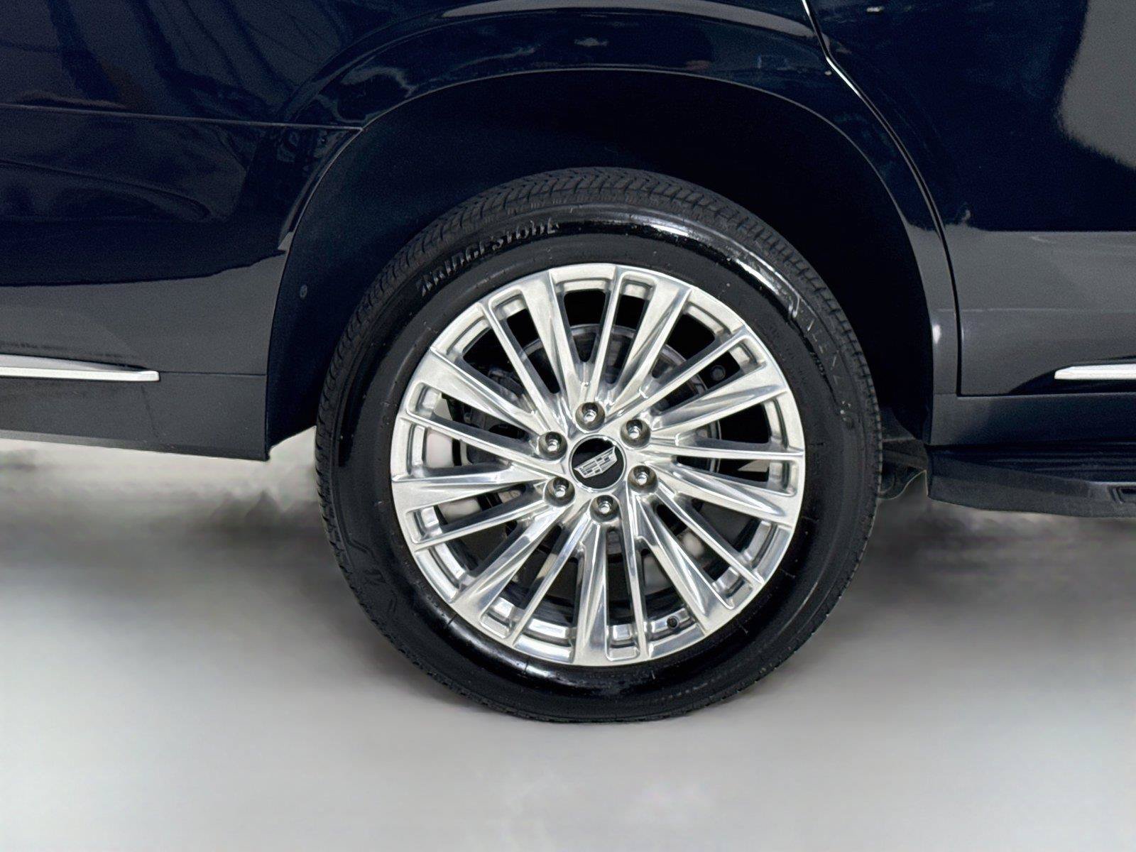 Used 2022 Cadillac Escalade Luxury AWD/4WD image 33