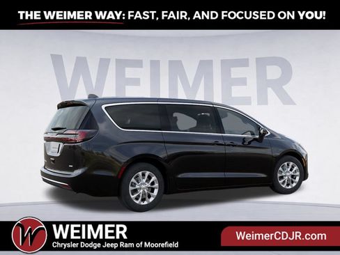 New 2027 Chrysler Pacifica Select AWD/4WD image 4