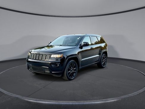Used 2020 Jeep Grand Cherokee Altitude image 4