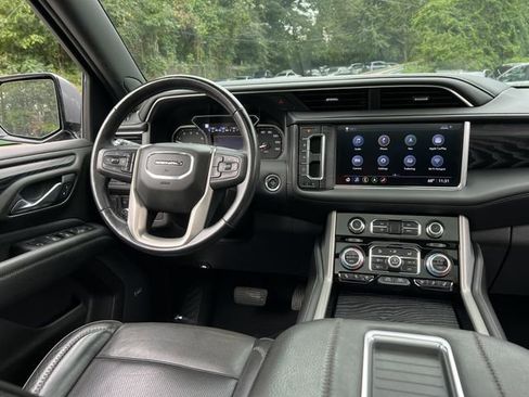 Used 2021 GMC Yukon XL Denali w/ Denali Premium Package image 18
