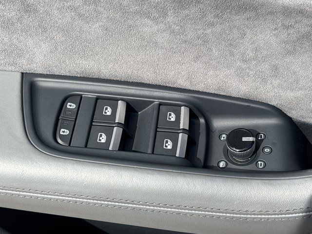 Used 2022 Audi SQ8 Prestige AWD/4WD image 25