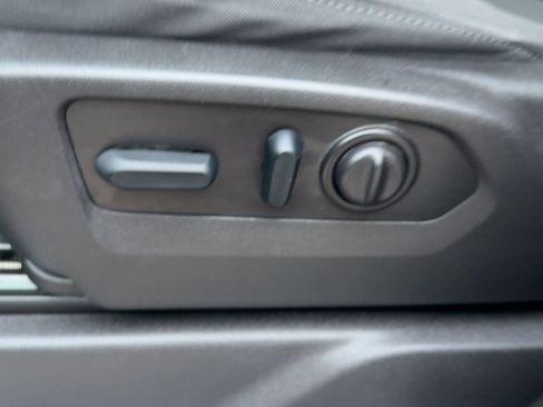 Used 2022 Chevrolet Silverado 2500 LT w/ Convenience Package image 13