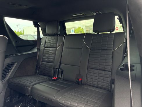 Used 2025 Cadillac Escalade Sport Platinum w/ LPO, ONYX Package AWD/4WD image 12