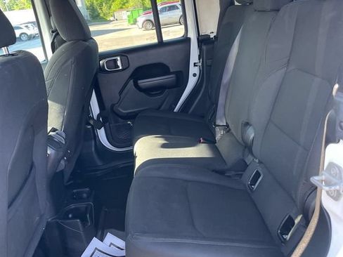 Used 2021 Jeep Gladiator Overland AWD/4WD image 10