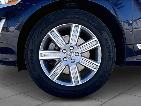 Used 2017 Volvo XC60 T5 Inscription image 10