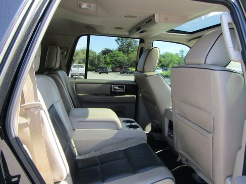 Used 2010 Lincoln Navigator 2WD image 7
