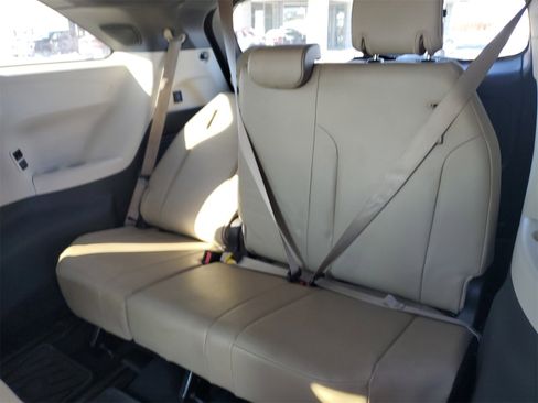 Certified 2022 Toyota Sienna XLE w/ XLE Plus Package image 12