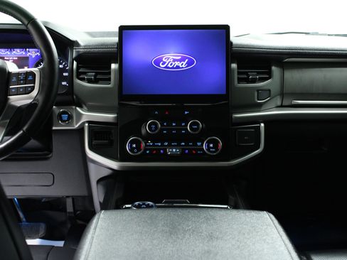 Used 2024 Ford Expedition XLT image 19