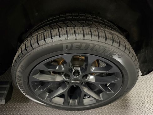 Used 2015 GMC Yukon Denali w/ Touring Package AWD/4WD image 23