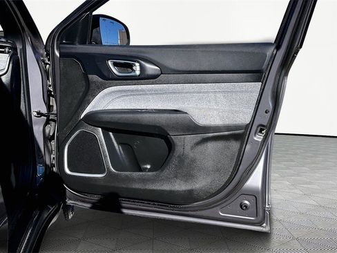 Used 2024 Jeep Compass Latitude image 24