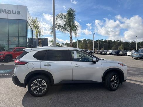 Used 2023 Nissan Rogue SV image 9