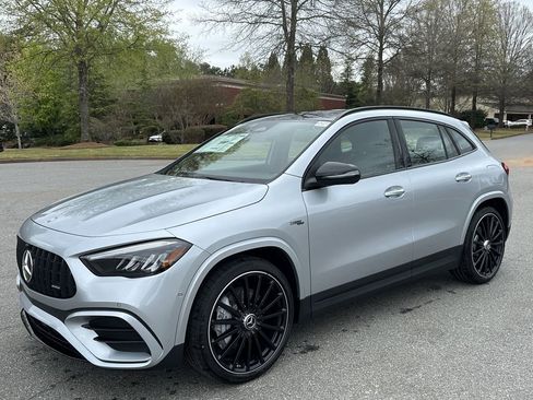 New 2026 Mercedes-Benz GLA 35 AMG 4MATIC image 4
