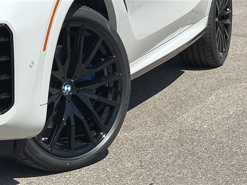 New 2026 BMW X6 xDrive40i image 3