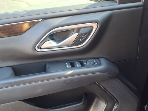 Used 2022 GMC Yukon SLE w/ Gmc Pro Safety Plus Package AWD/4WD image 22