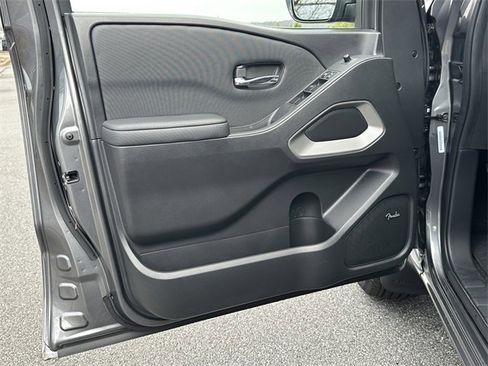 Certified 2023 Nissan Frontier SV w/ SV Convenience Package image 11