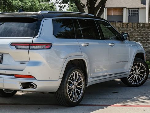 Used 2023 Jeep Grand Cherokee L Summit AWD/4WD image 18