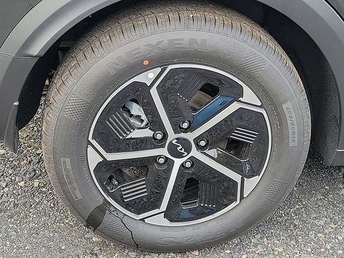 New 2025 Kia Niro EX image 5