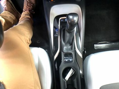 Used 2022 Toyota Corolla XSE image 19