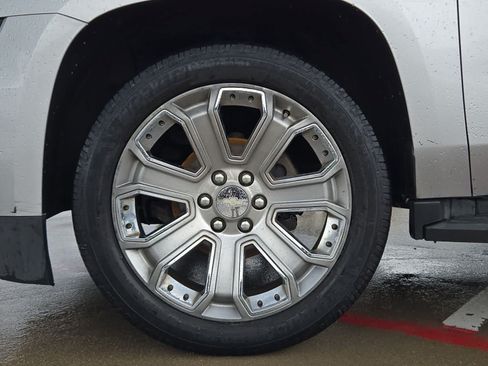 Used 2016 Chevrolet Suburban LT RWD image 12