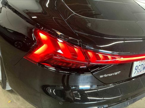 Used 2023 Audi e-tron GT Premium Plus image 31