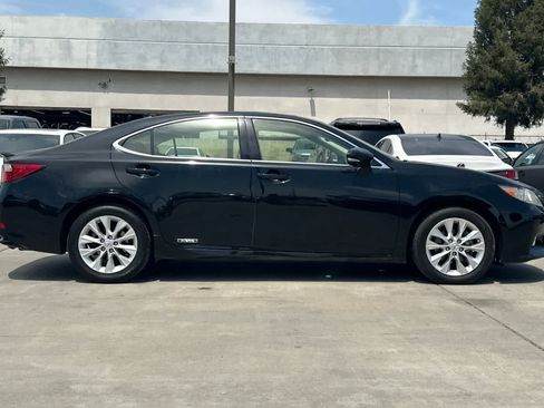 Used 2013 Lexus ES 300h w/ Premium Pkg FWD image 9