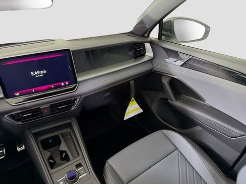 New 2026 Volkswagen Tiguan SE R-Line FWD image 24
