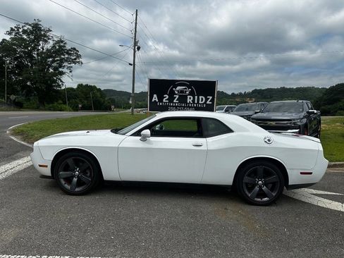 Used 2013 Dodge Challenger SXT image 8