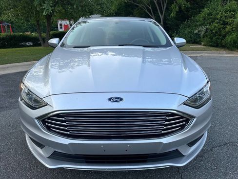 Used 2017 Ford Fusion SE image 2
