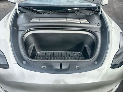 Used 2024 Tesla Model Y Long Range image 30