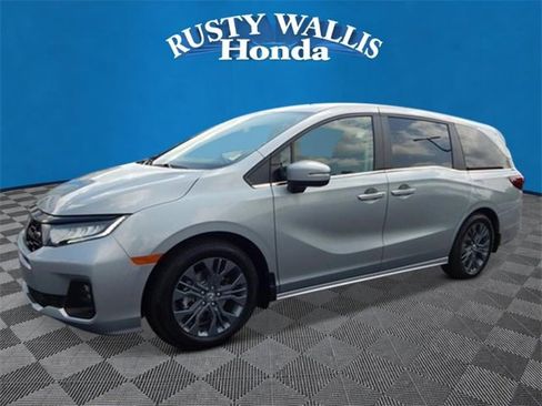 New 2026 Honda Odyssey Touring image 7
