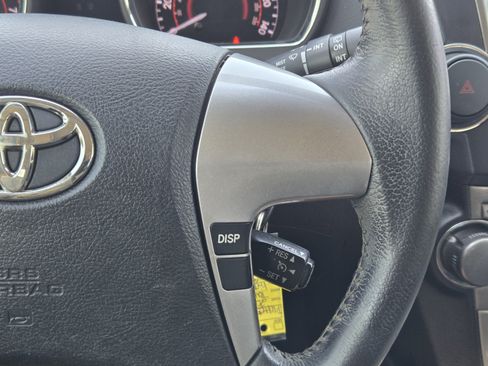 Used 2013 Toyota Highlander SE FWD image 25