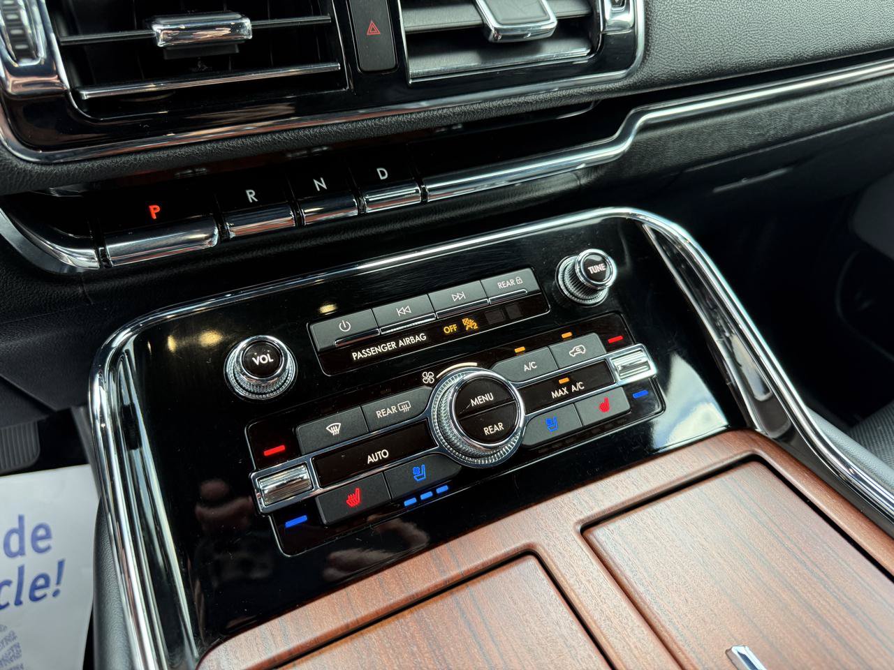 Used 2021 Lincoln Navigator Reserve w/ Luxury Package RWD image 28