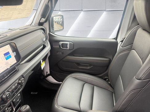 New 2026 Jeep Gladiator Sport AWD/4WD image 10