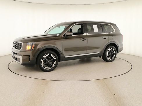 Used 2024 Kia Telluride S FWD image 13