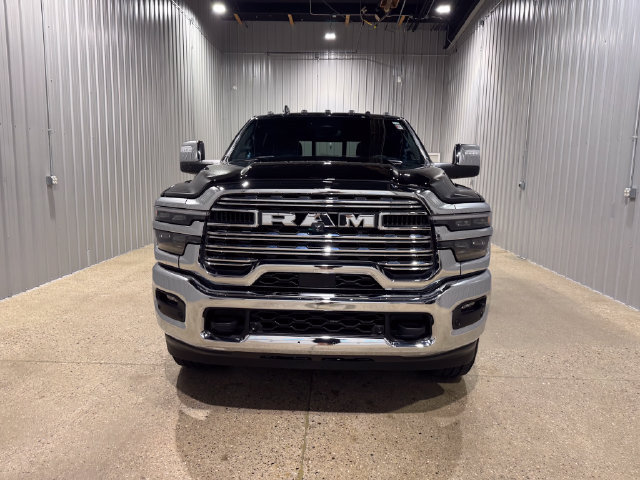 Used 2025 RAM 2500 Limited AWD/4WD image 3