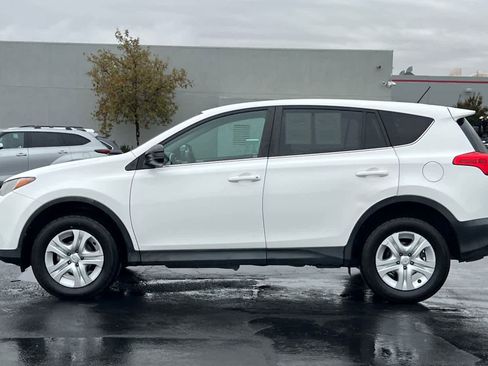 Used 2015 Toyota RAV4 LE image 9